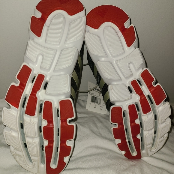 Adidas running shoe - Picture 2 of 4